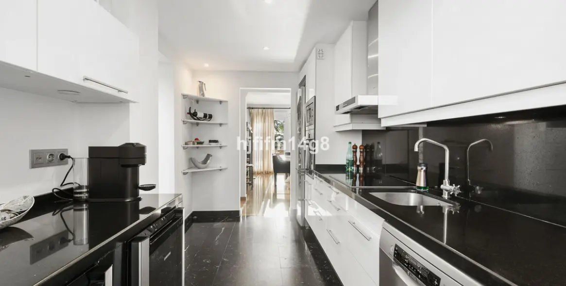 Sale of penthouse in Nueva Andalucía 7