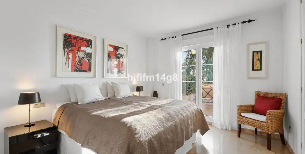 Sale of penthouse in Nueva Andalucía 9