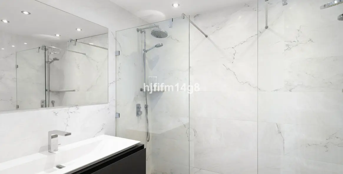 Sale of penthouse in Nueva Andalucía 10