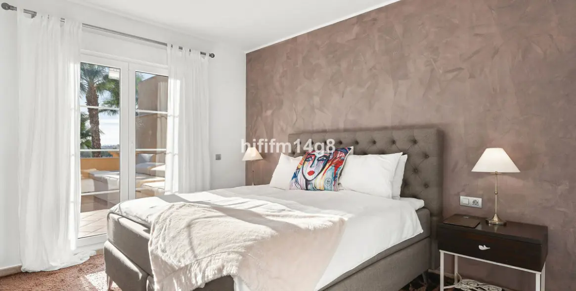 Sale of penthouse in Nueva Andalucía 11