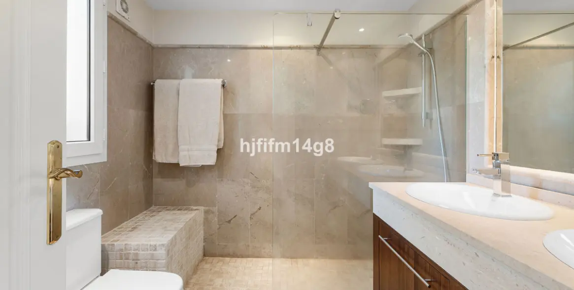 Sale of penthouse in Nueva Andalucía 12