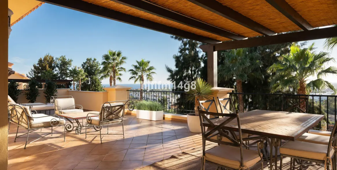 Sale of penthouse in Nueva Andalucía 18