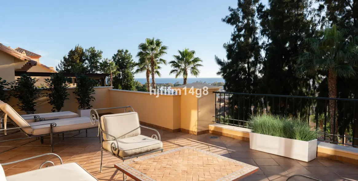 Sale of penthouse in Nueva Andalucía 19