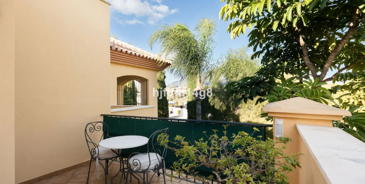 Sale of penthouse in Nueva Andalucía 21