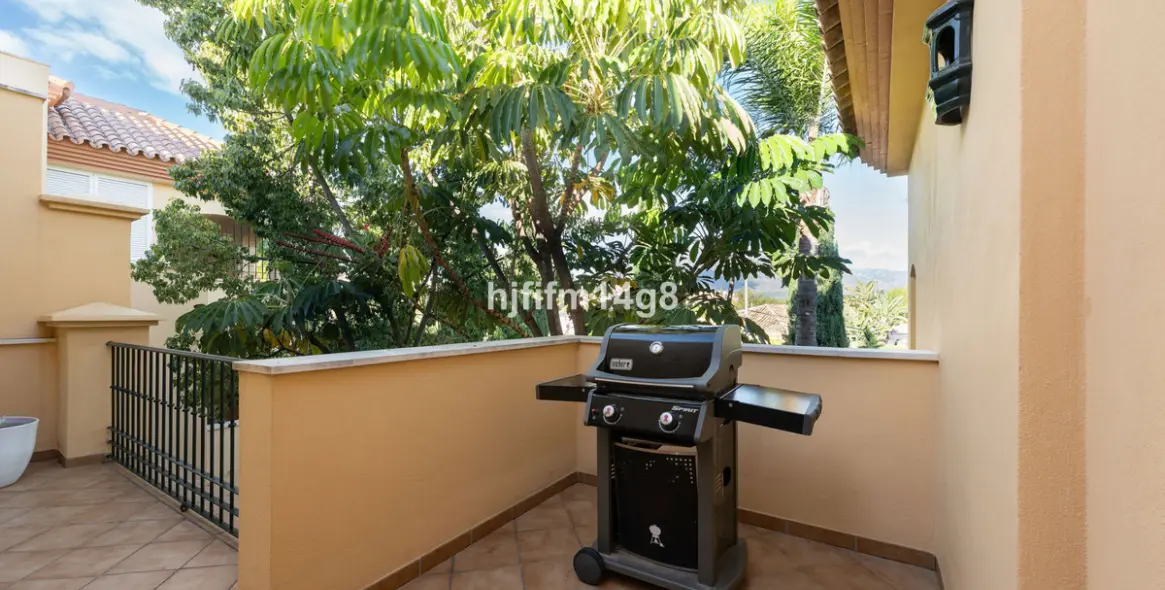 Sale of penthouse in Nueva Andalucía 22