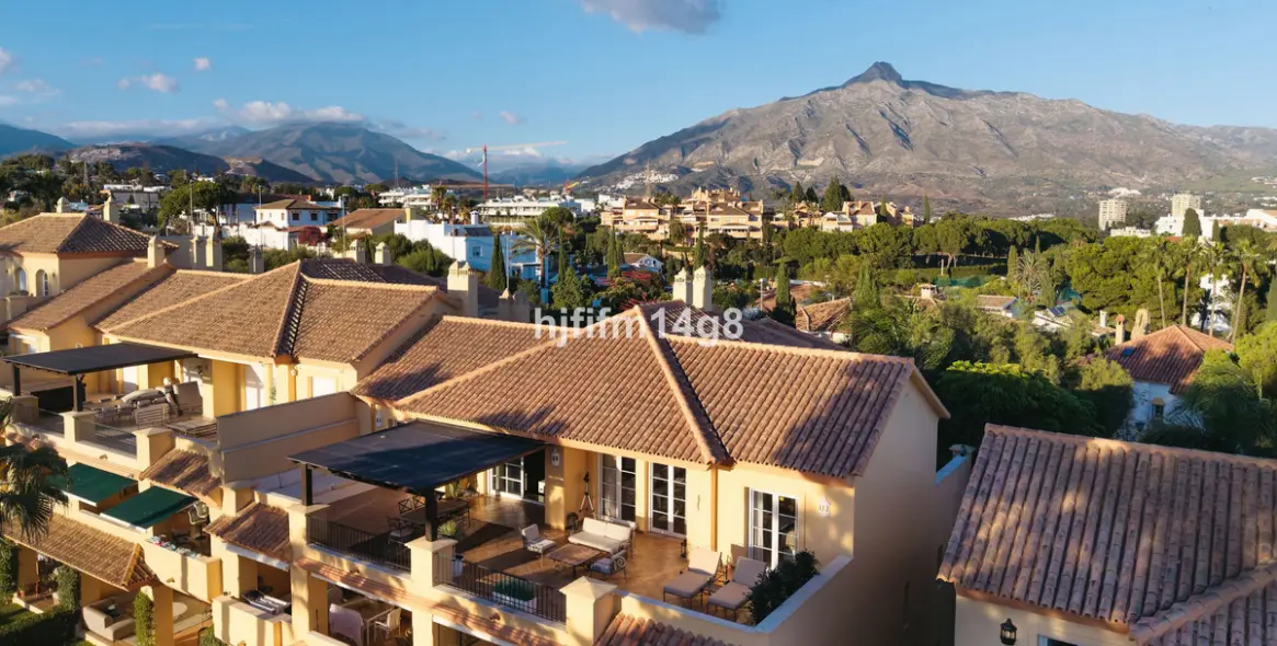 Sale of penthouse in Nueva Andalucía 24