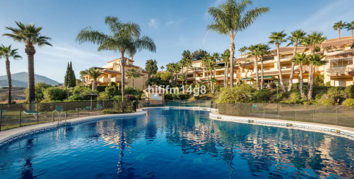 Sale of penthouse in Nueva Andalucía 27