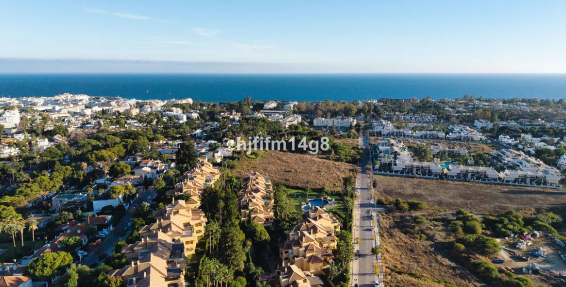 Sale of penthouse in Nueva Andalucía 33