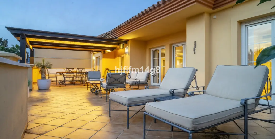 Sale of penthouse in Nueva Andalucía 37