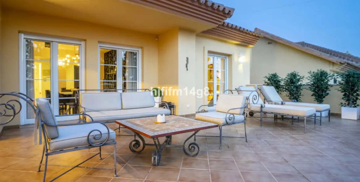 Sale of penthouse in Nueva Andalucía 40