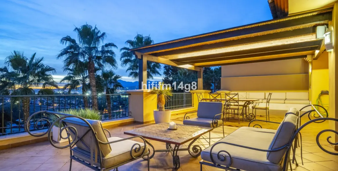 Sale of penthouse in Nueva Andalucía 44