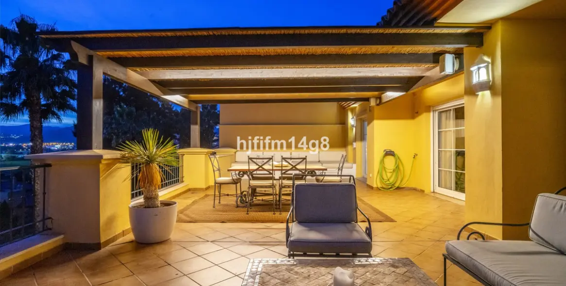 Sale of penthouse in Nueva Andalucía 47