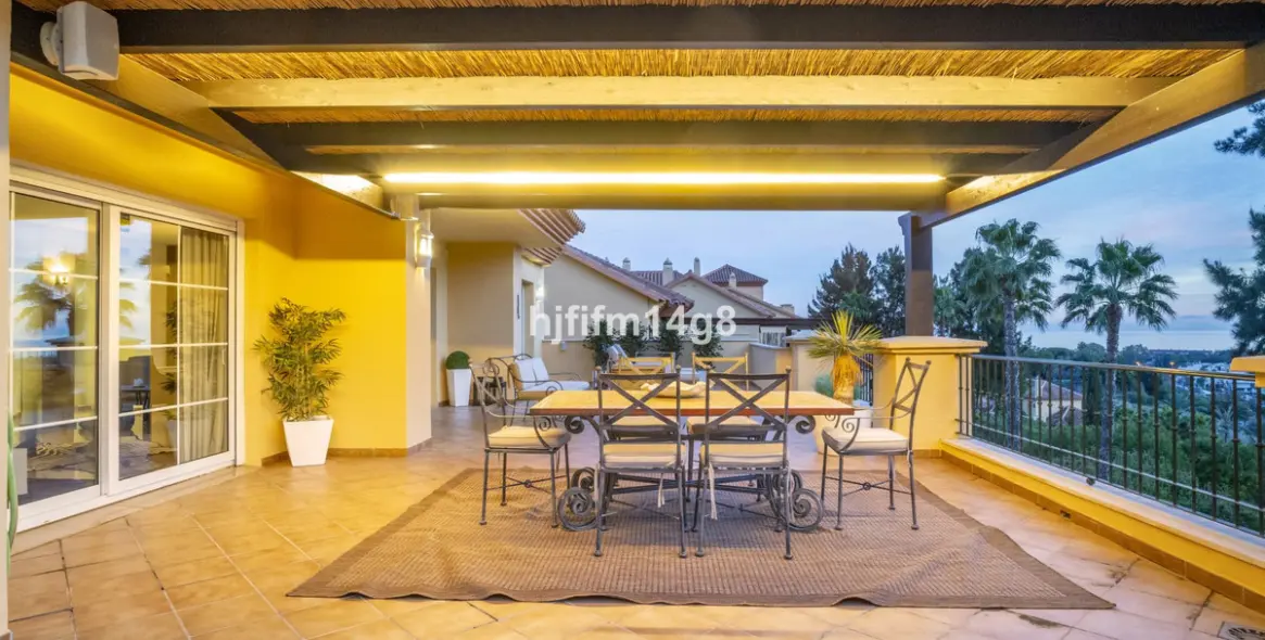 Sale of penthouse in Nueva Andalucía 51