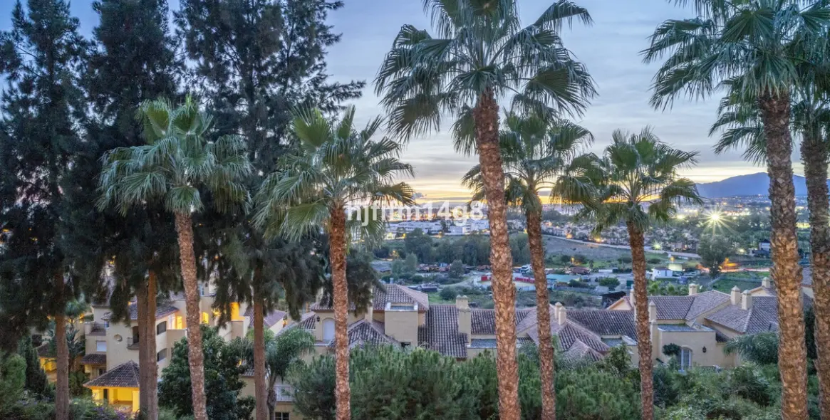 Sale of penthouse in Nueva Andalucía 55
