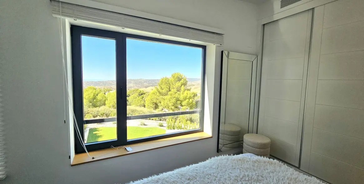Sale of detached villa in Mijas 98
