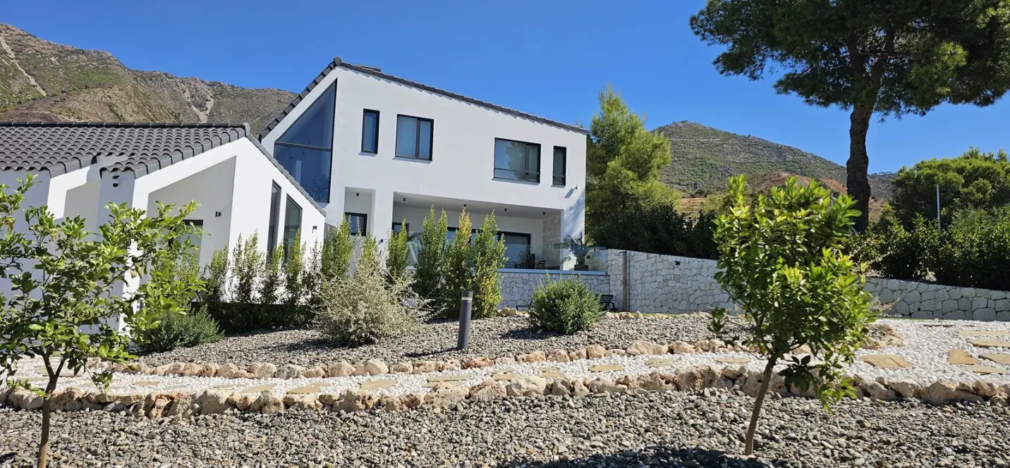 Sale of detached villa in Mijas 1