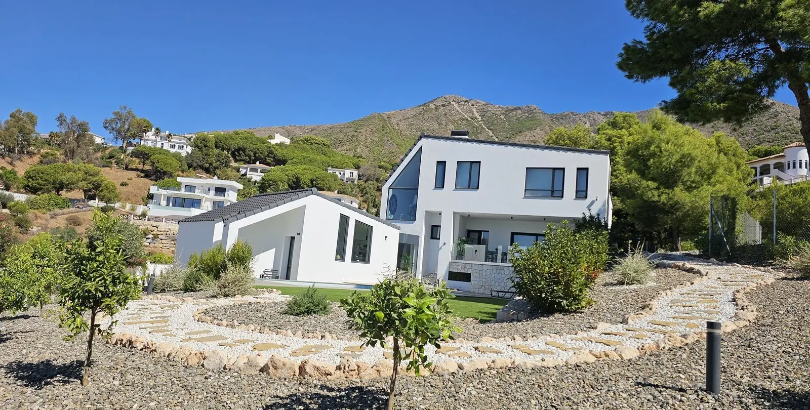 Sale of detached villa in Mijas 3