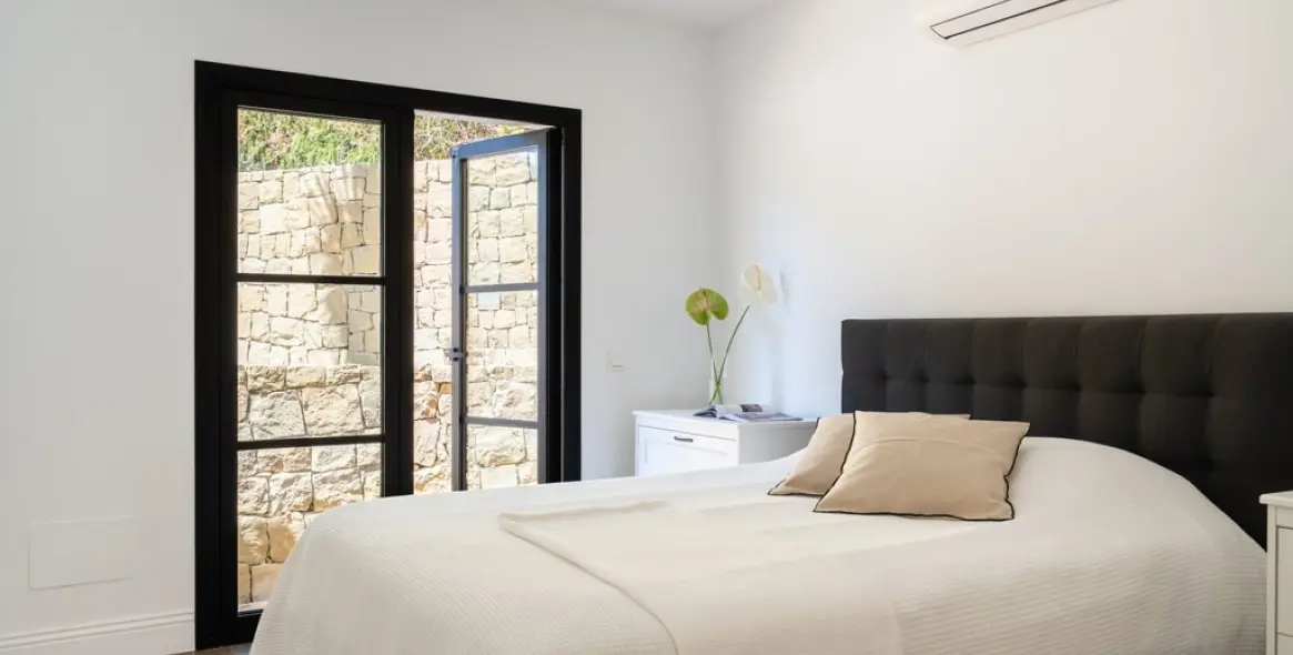 Sale of detached villa in Casares 8