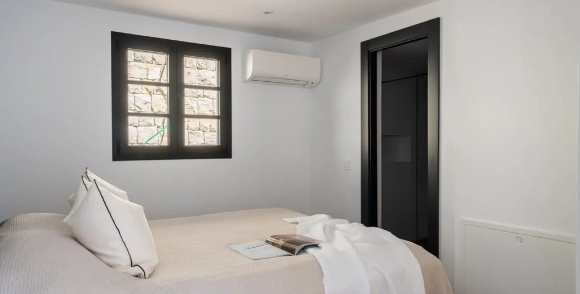 Sale of detached villa in Casares 10