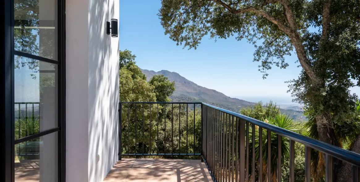 Sale of detached villa in Casares 17