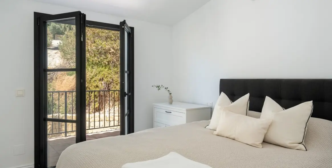 Sale of detached villa in Casares 19