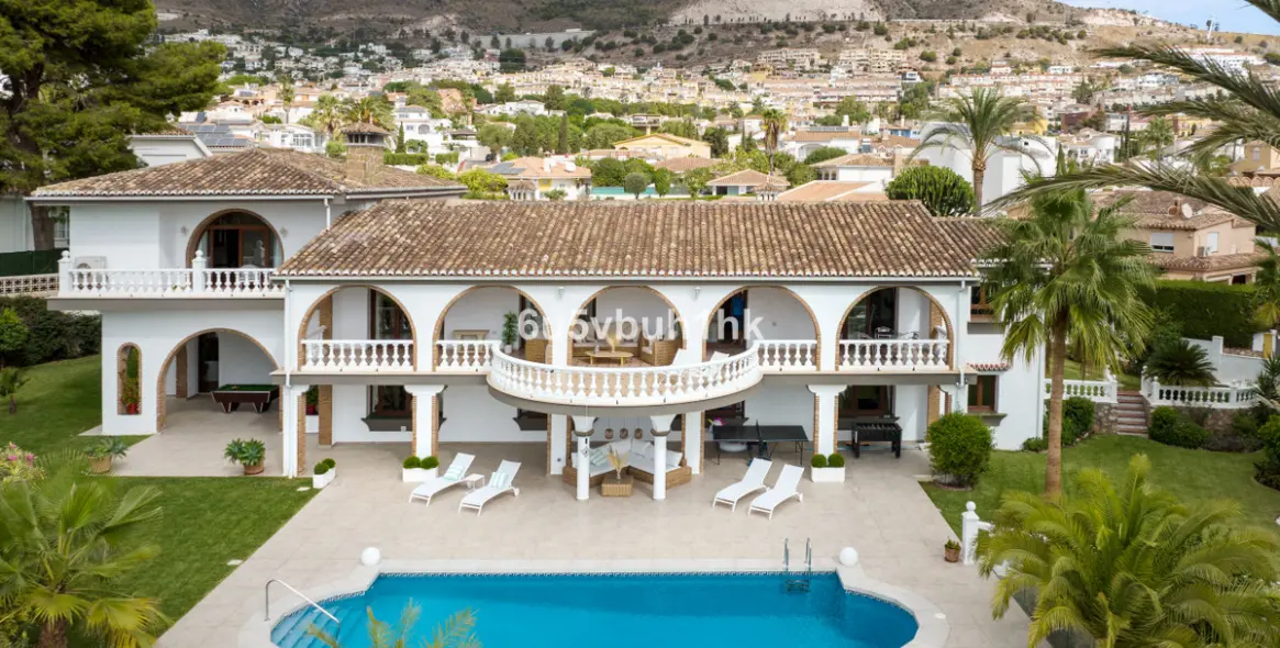 Sale of detached villa in Arroyo de la Miel 1