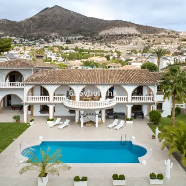 Venta de villa independiente en Arroyo de la Miel