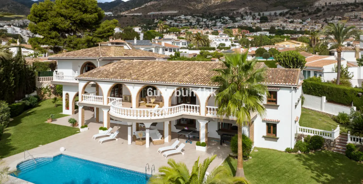 Sale of detached villa in Arroyo de la Miel 3