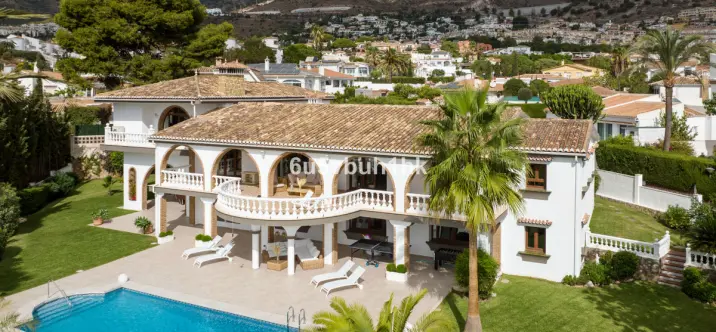 Venta de villa independiente en Arroyo de la Miel 2