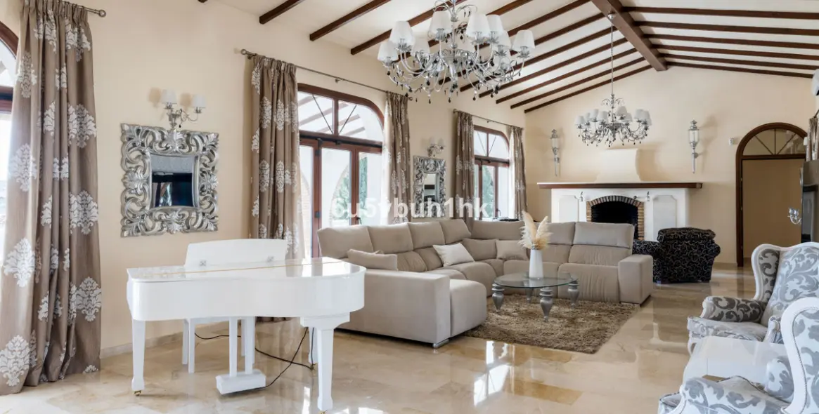 Sale of detached villa in Arroyo de la Miel 7