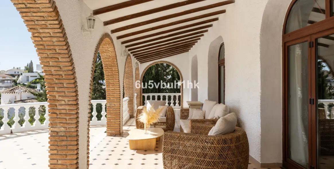 Sale of detached villa in Arroyo de la Miel 14