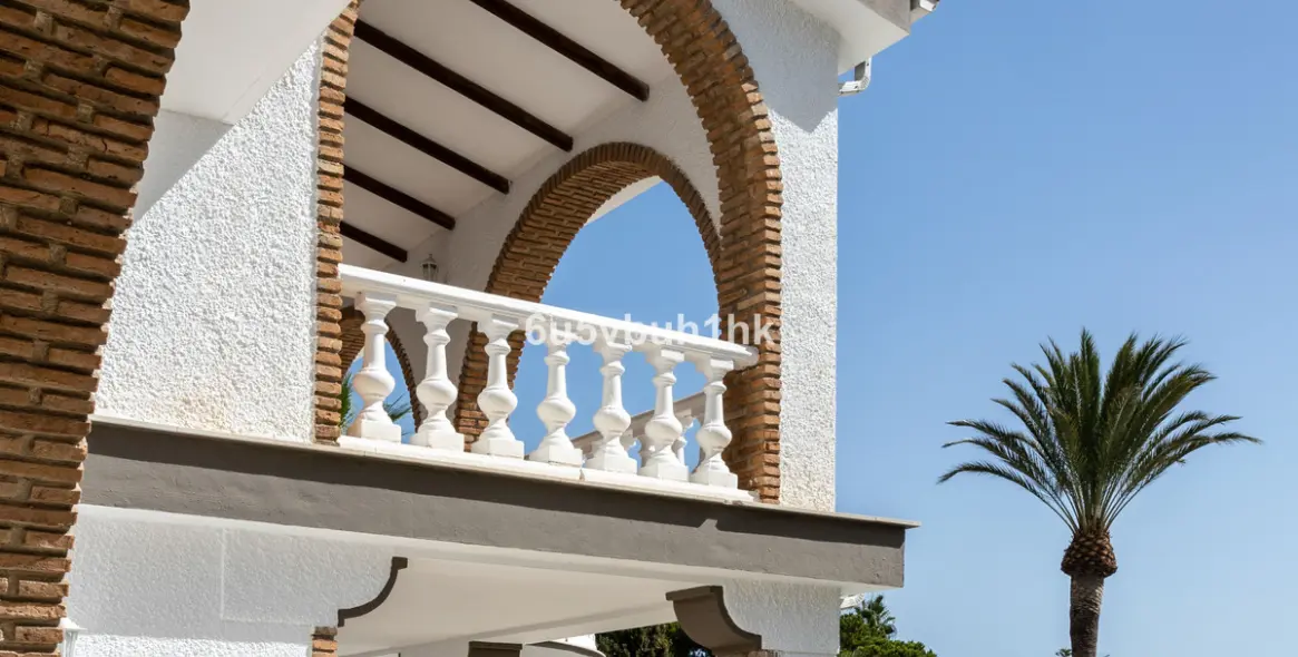 Sale of detached villa in Arroyo de la Miel 20