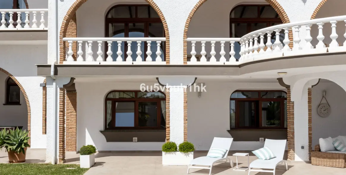 Sale of detached villa in Arroyo de la Miel 22
