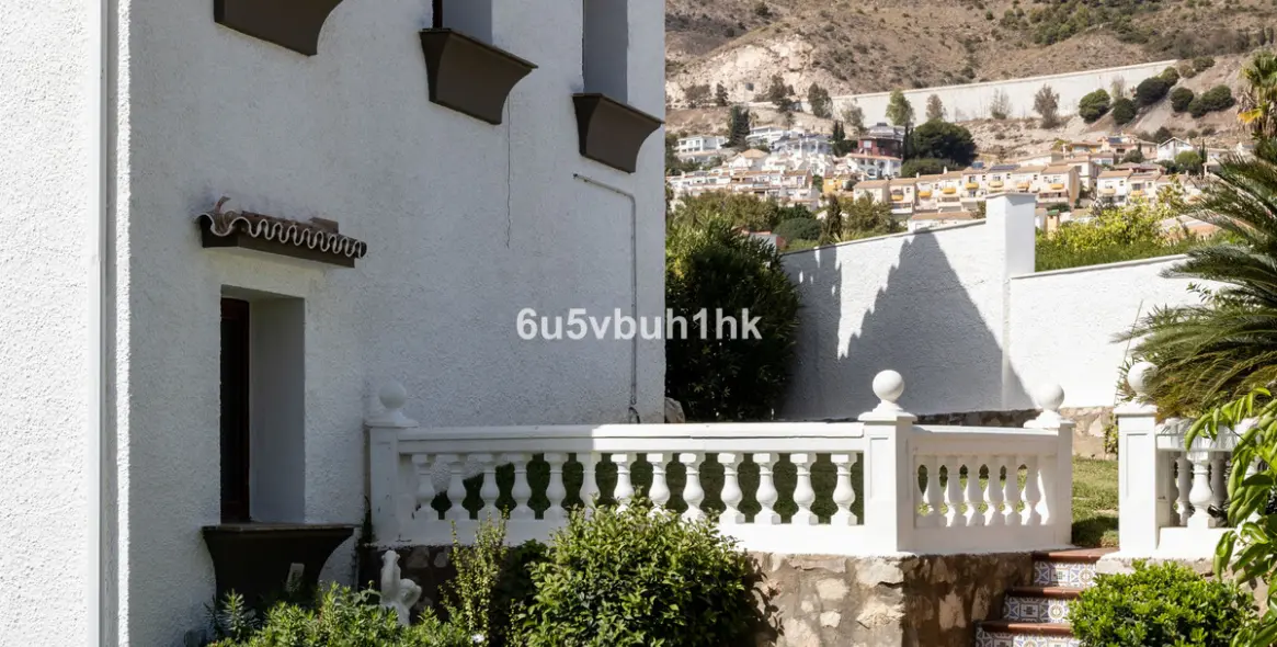 Sale of detached villa in Arroyo de la Miel 29