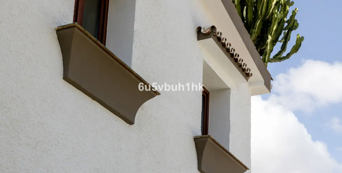 Sale of detached villa in Arroyo de la Miel 31