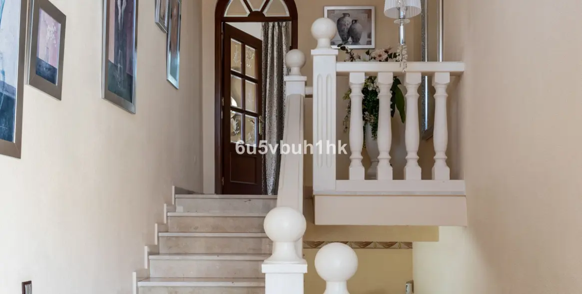 Sale of detached villa in Arroyo de la Miel 53