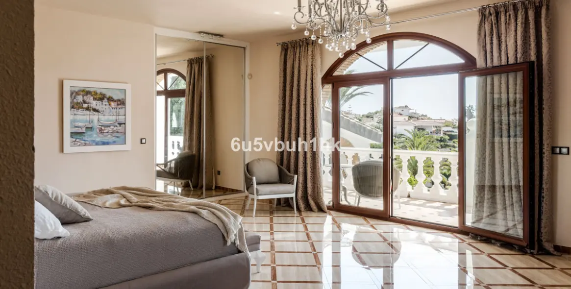 Sale of detached villa in Arroyo de la Miel 55