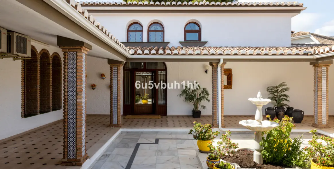 Sale of detached villa in Arroyo de la Miel 69