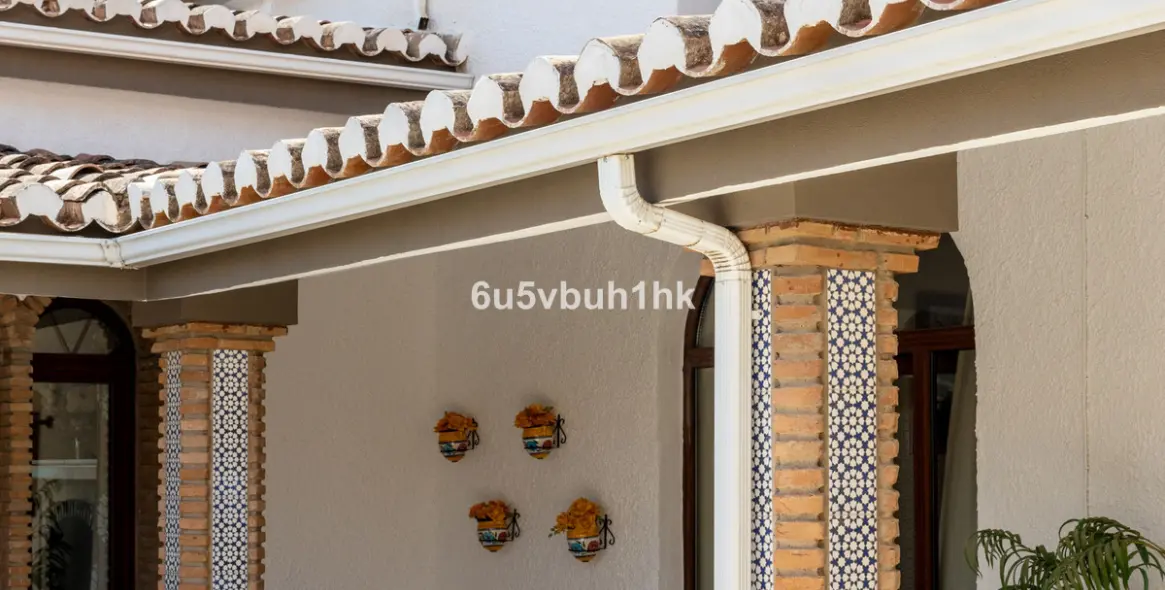 Sale of detached villa in Arroyo de la Miel 71