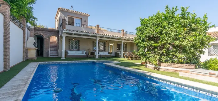Venta de villa independiente en San Pedro de Alcántara 0