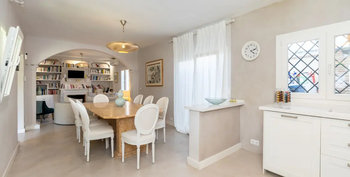 Sale of detached villa in San Pedro de Alcántara 4