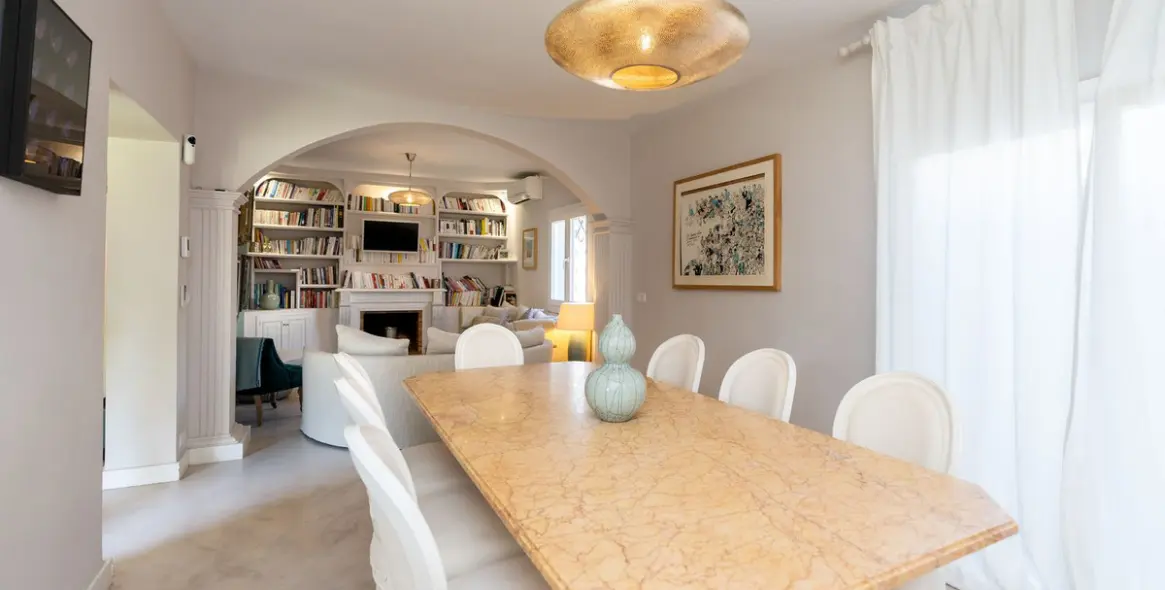 Sale of detached villa in San Pedro de Alcántara 9