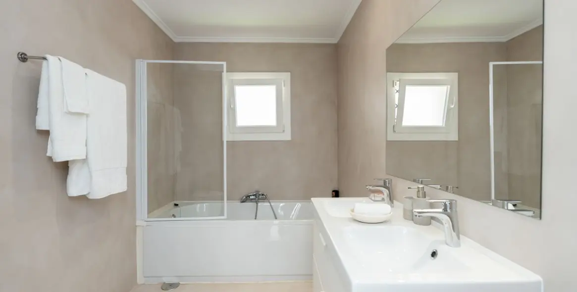 Sale of detached villa in San Pedro de Alcántara 15