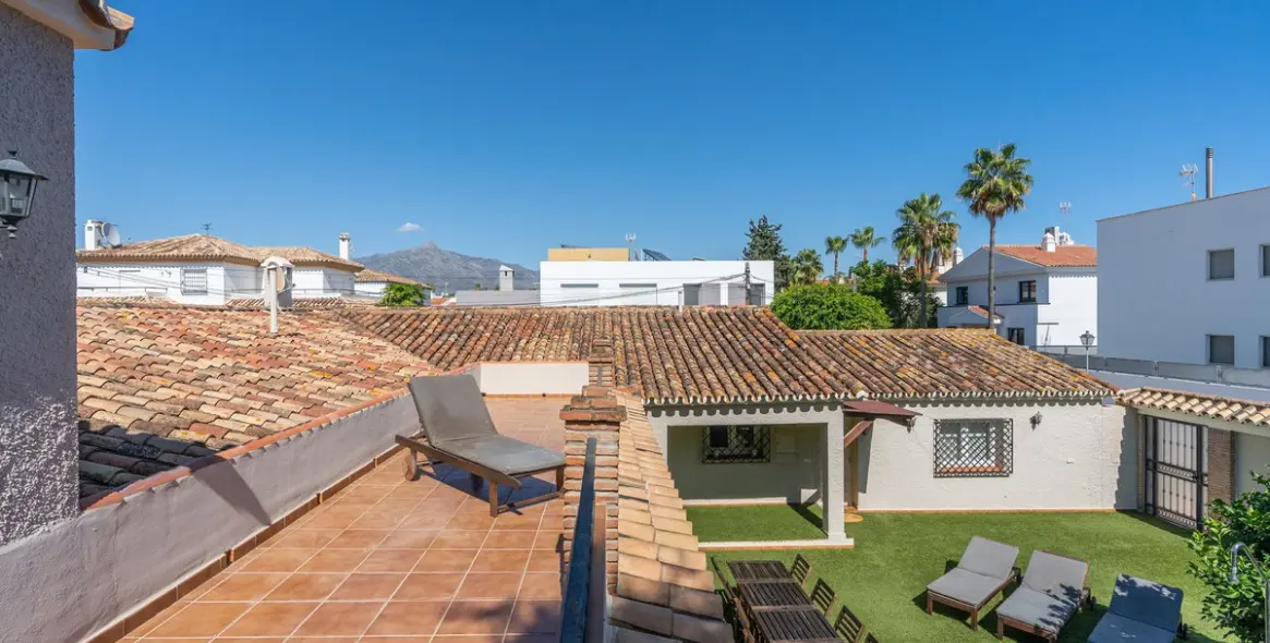 Sale of detached villa in San Pedro de Alcántara 35
