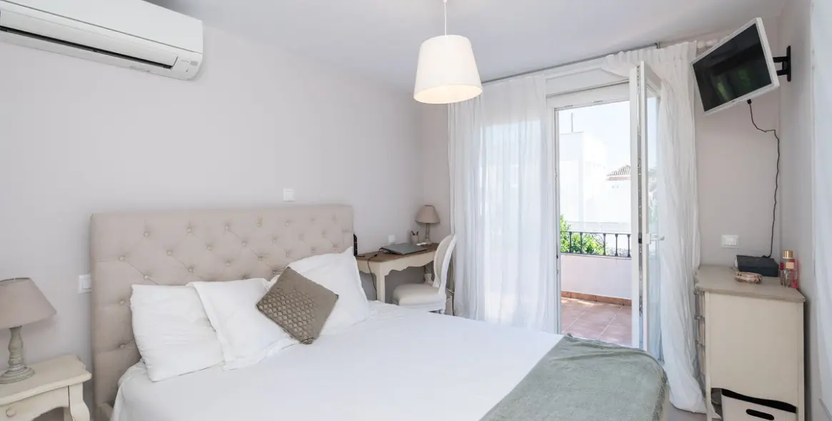 Продажа  отдельно стоящей виллы в San Pedro de Alcántara 22