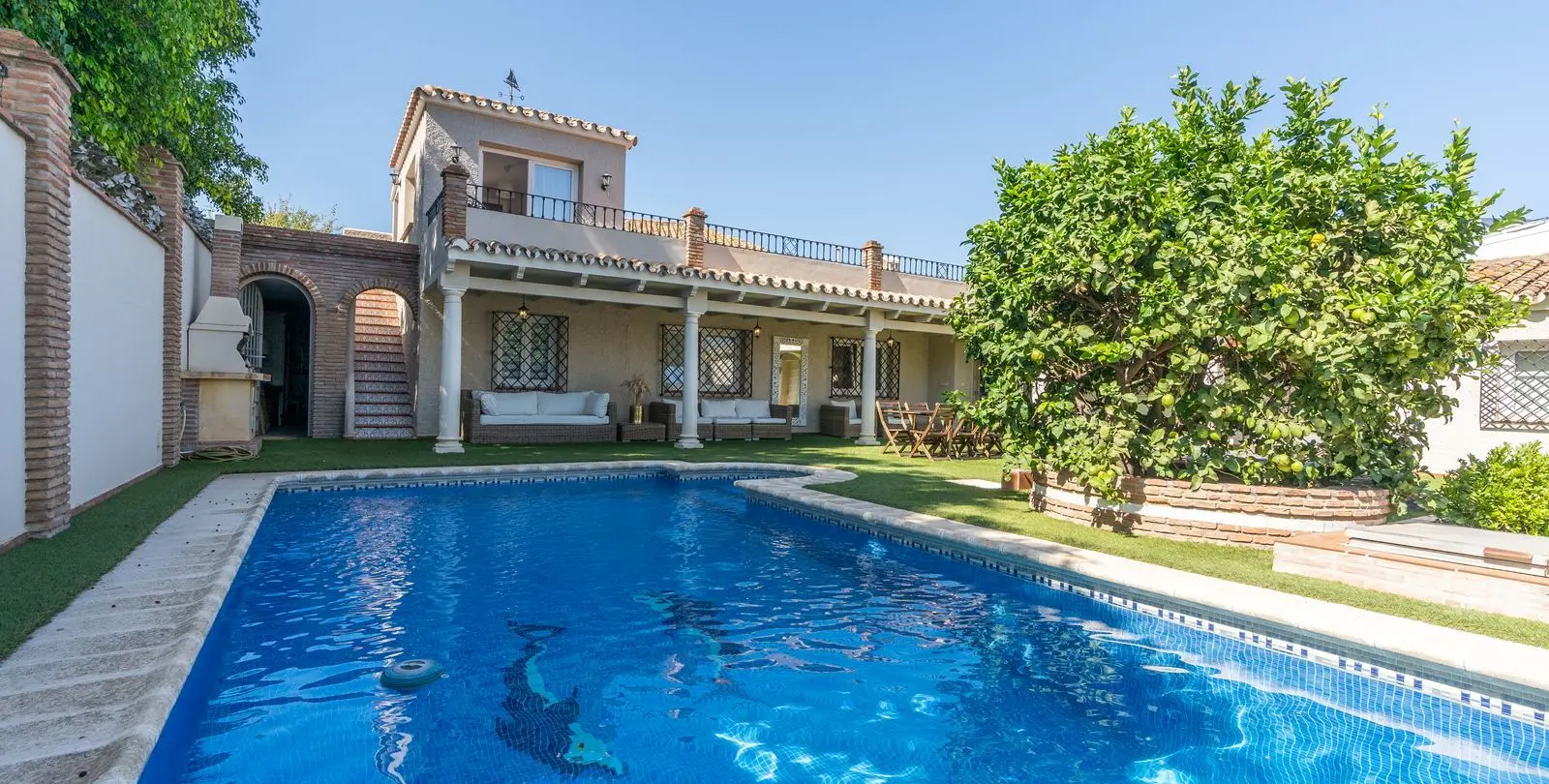 Venta de villa independiente en San Pedro de Alcántara 1
