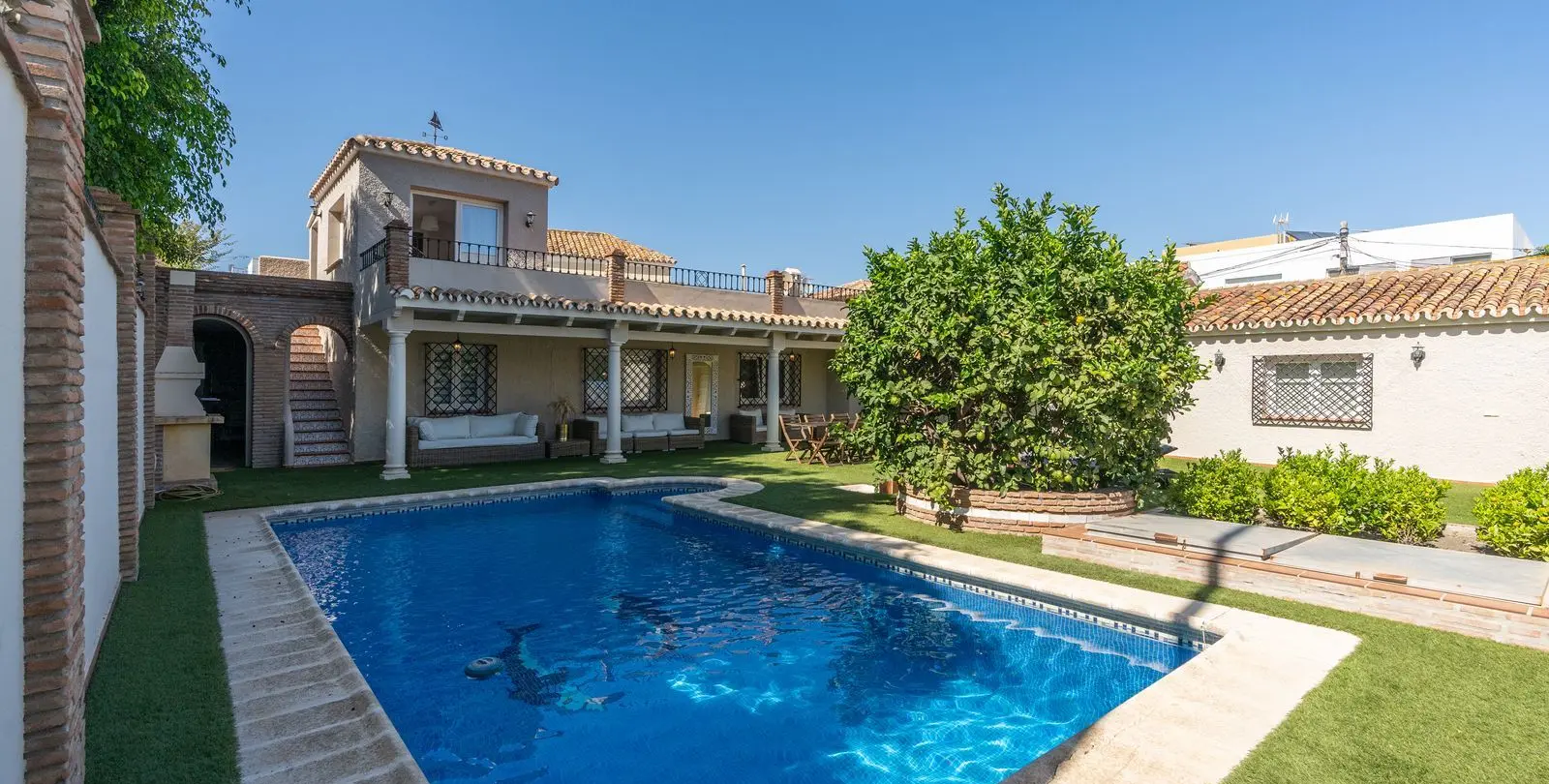 Venta de villa independiente en San Pedro de Alcántara 16