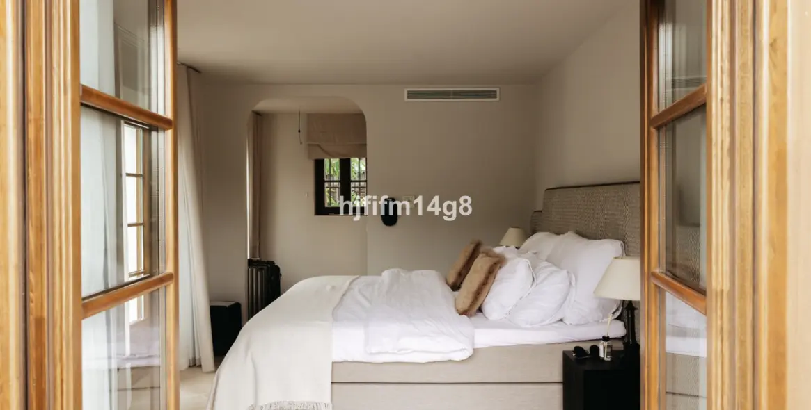 Sale of townhouse in The Golden Mile 6