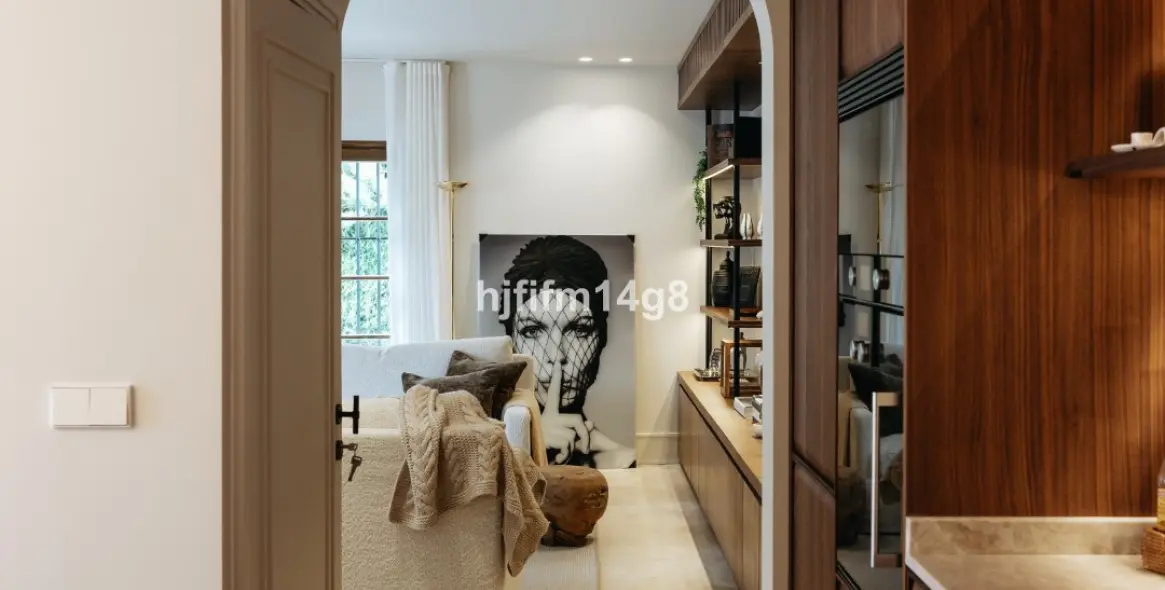 Sale of townhouse in The Golden Mile 10