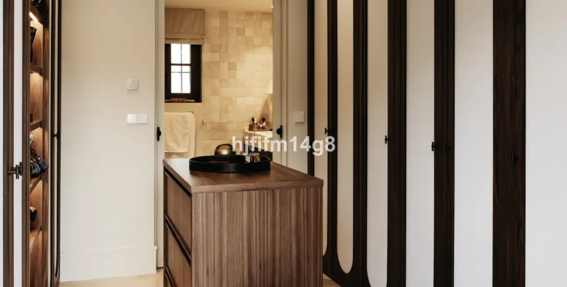 Sale of townhouse in The Golden Mile 13